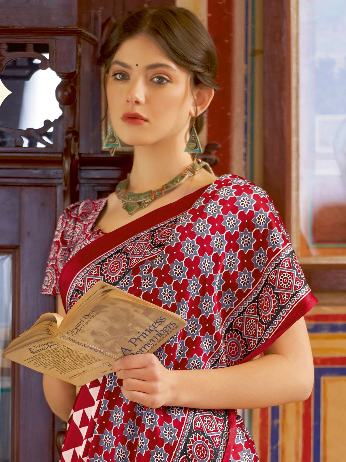 Printed Designer Saree With Blouse Piece