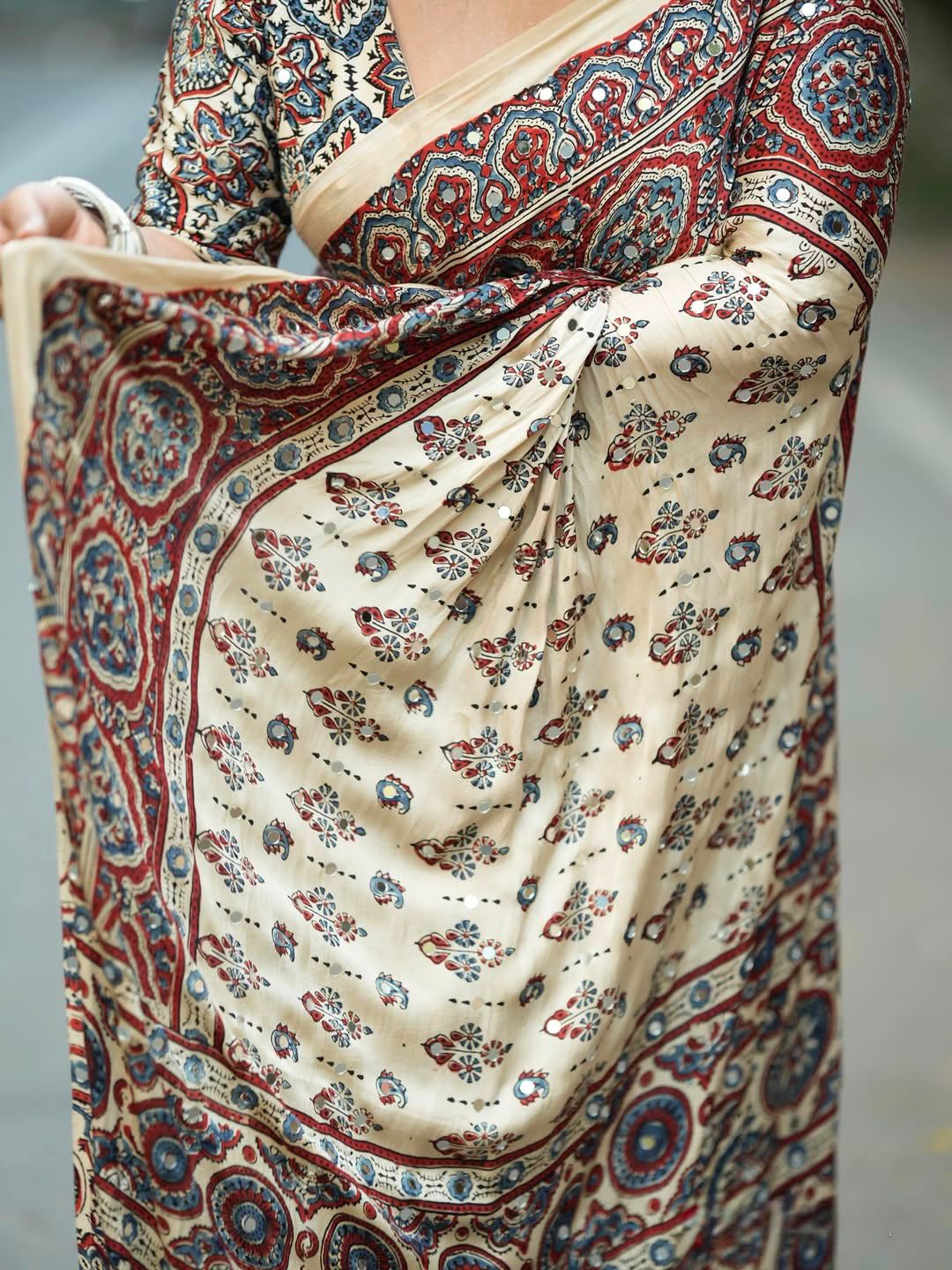 Printed Saree with Traditional Floral Motifs, Heritage Border & Tassel Detailing