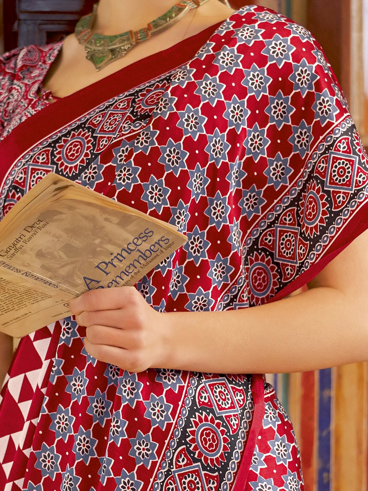 Printed Designer Saree With Blouse Piece
